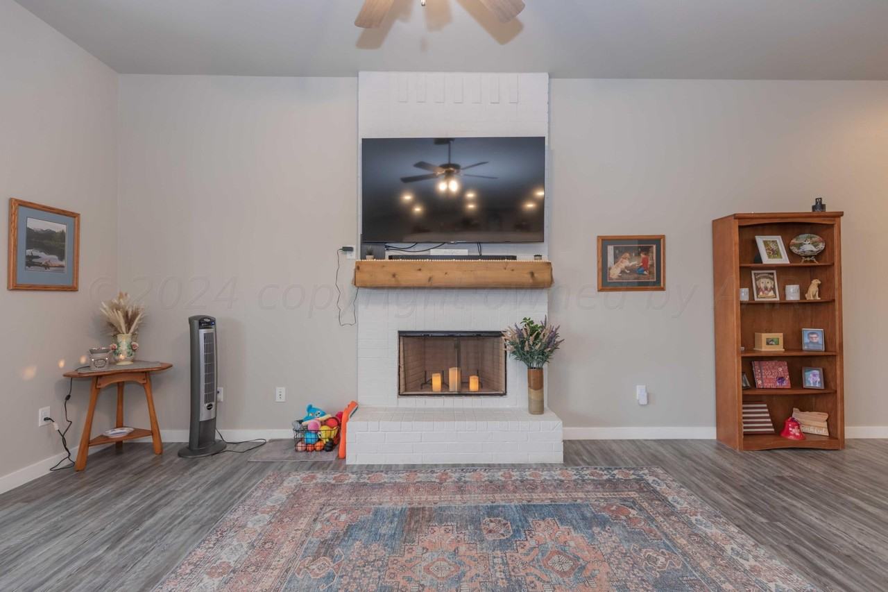 1839 Montaluse Rd - Photo 7 of 35