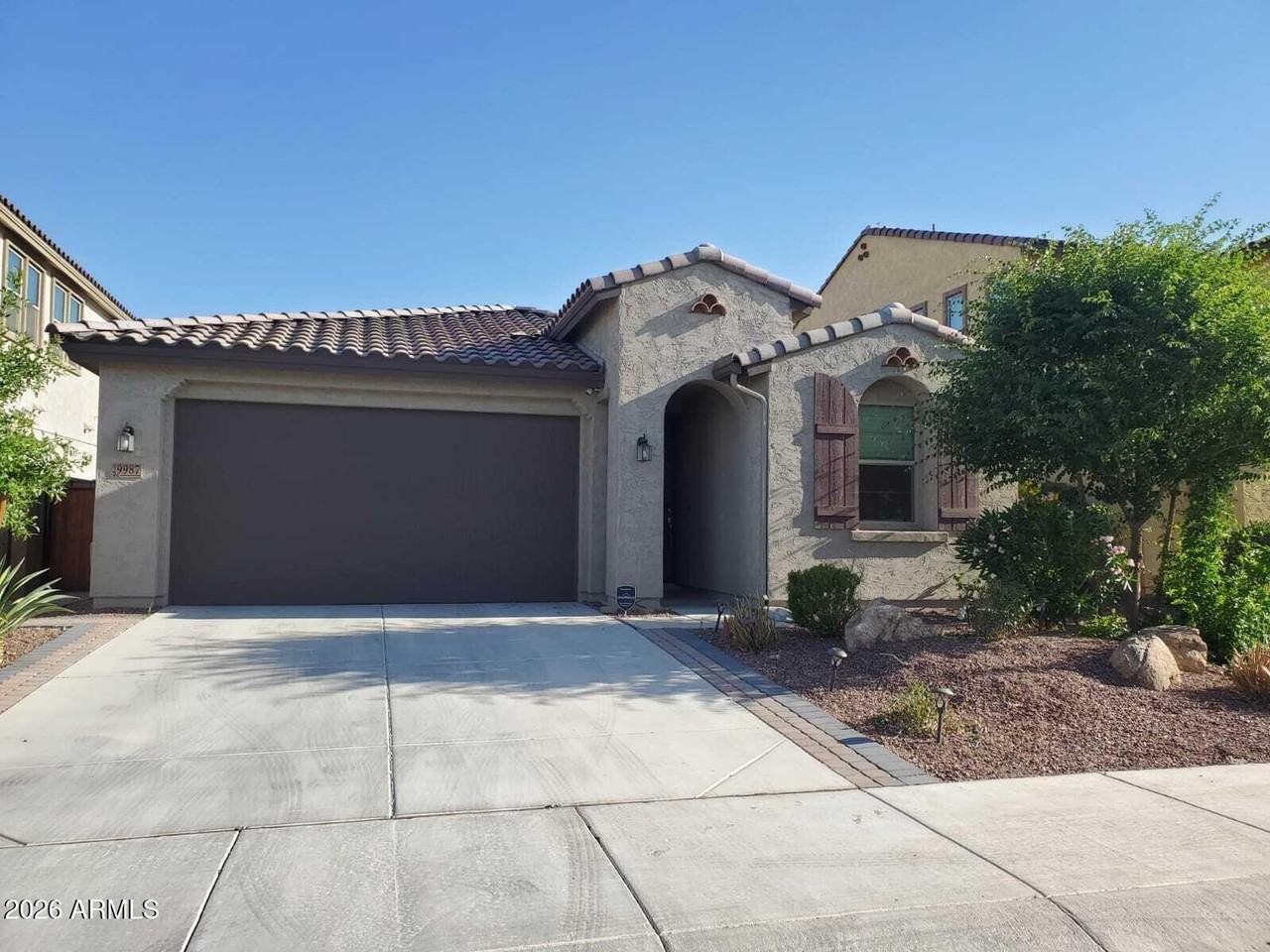 9987 W Foothill Dr - Photo 2 of 50