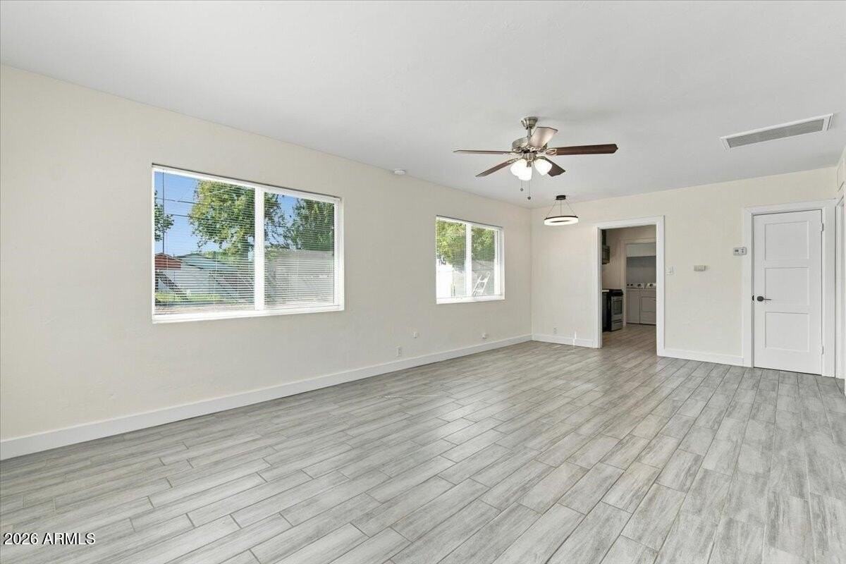 2535 E Clarendon Ave #3 - Photo 4 of 22