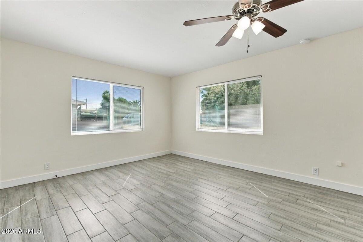2535 E Clarendon Ave #3 - Photo 6 of 22