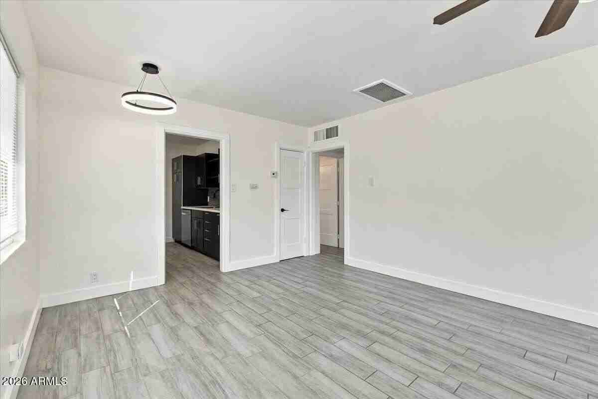 2535 E Clarendon Ave #3 - Photo 7 of 22