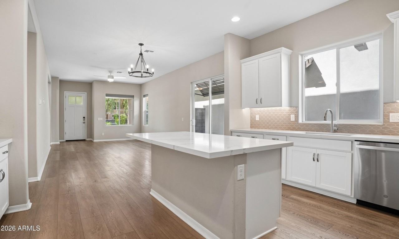 25217 N 21st Ave - Photo 6 of 47