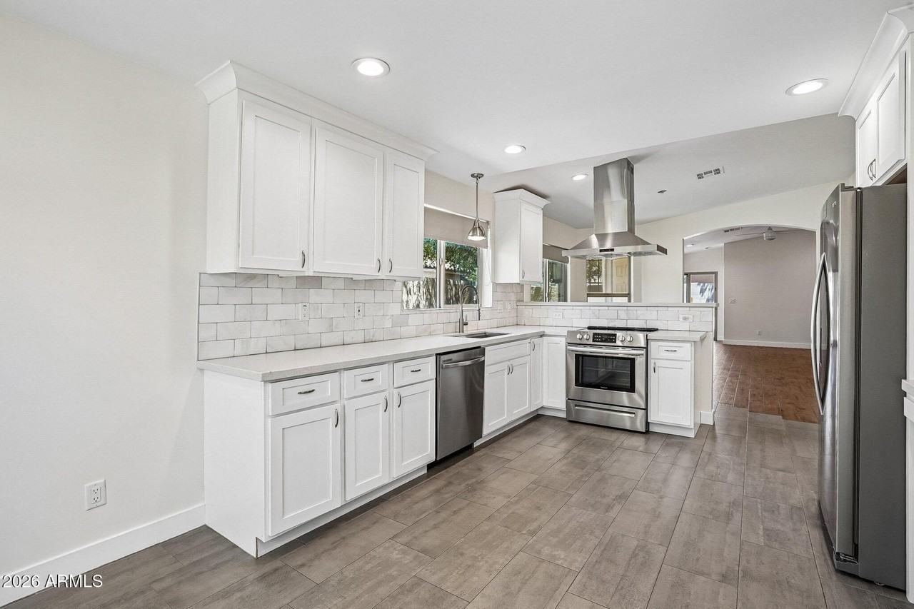 17181 N 52nd Ave - Photo 4 of 47