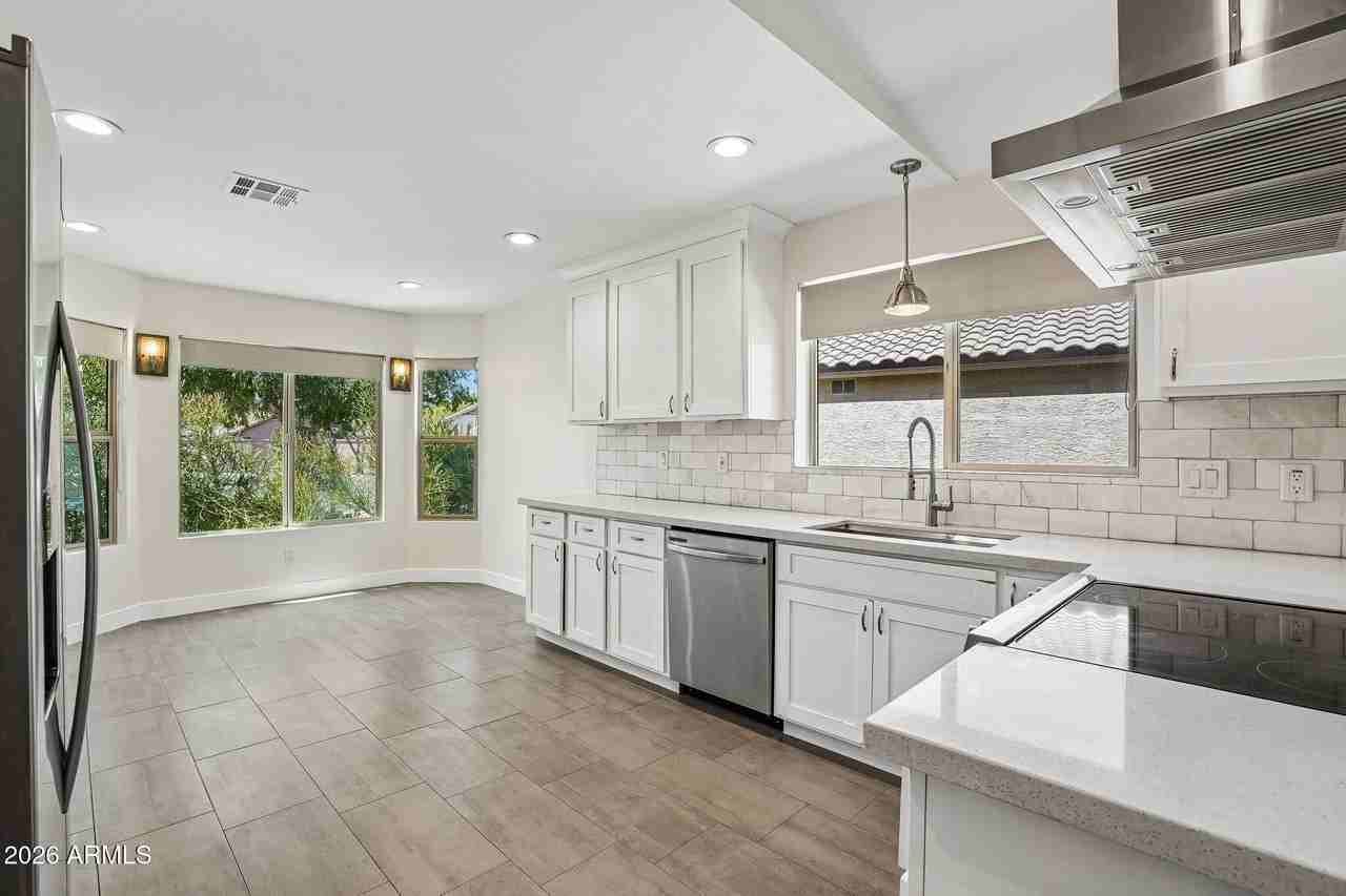 17181 N 52nd Ave - Photo 6 of 47