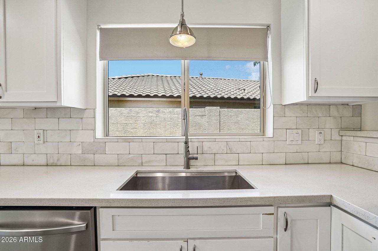 17181 N 52nd Ave - Photo 7 of 47