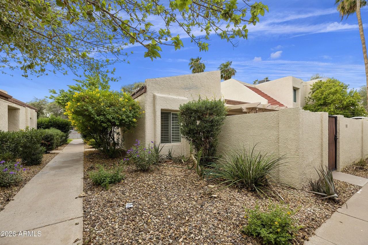 7815 E Rovey Ave - Photo 4 of 39