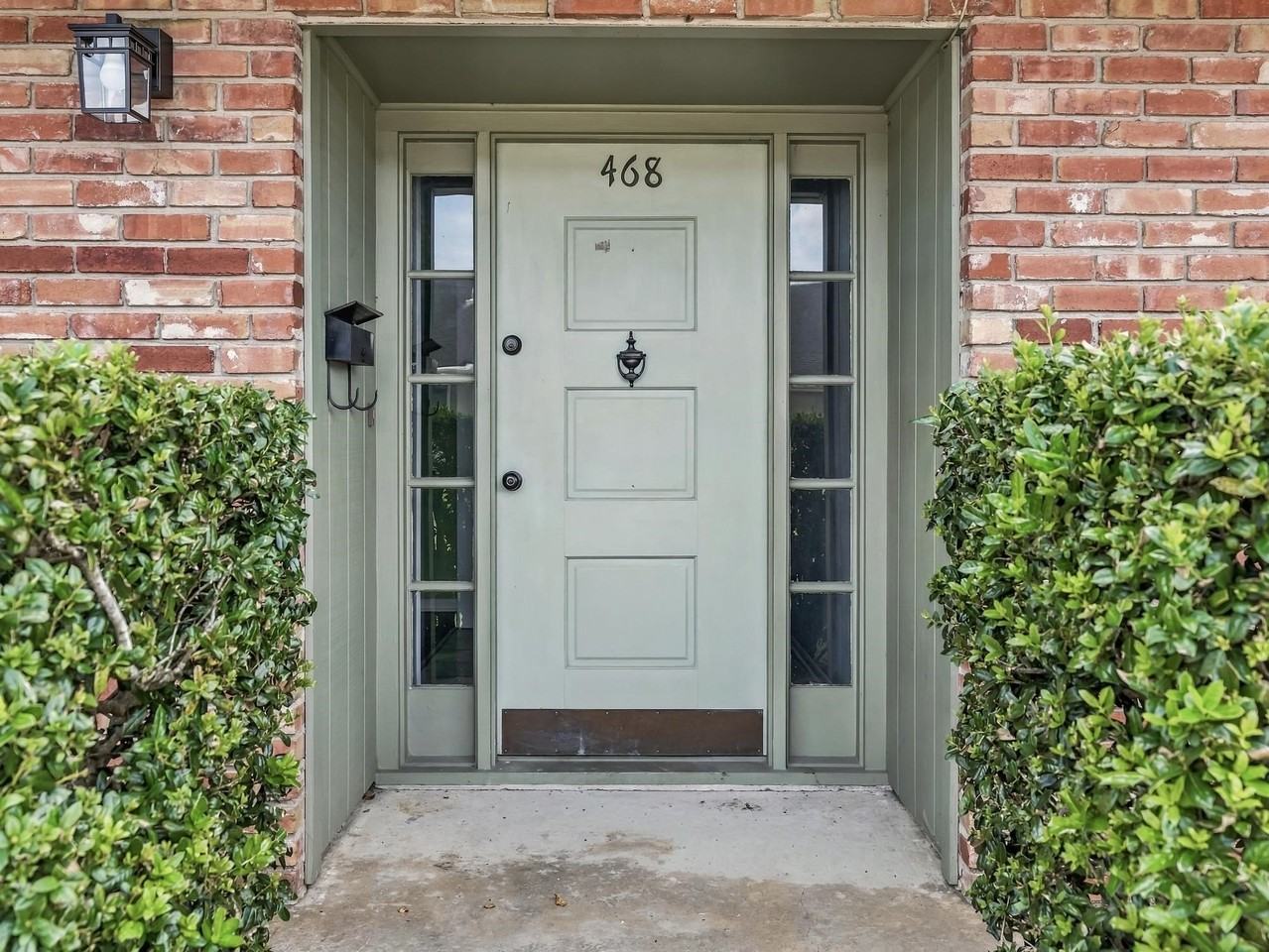 468 Longmeadow St - Photo 4 of 35
