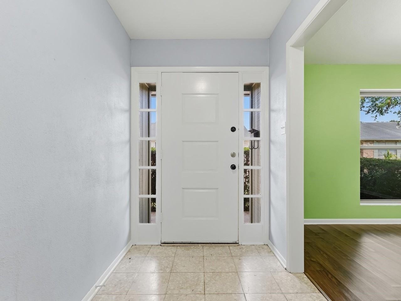 468 Longmeadow St - Photo 5 of 35