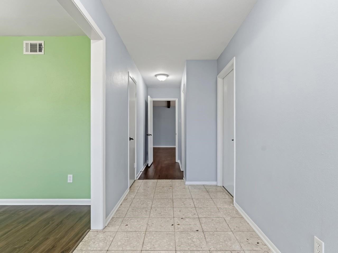 468 Longmeadow St - Photo 6 of 35