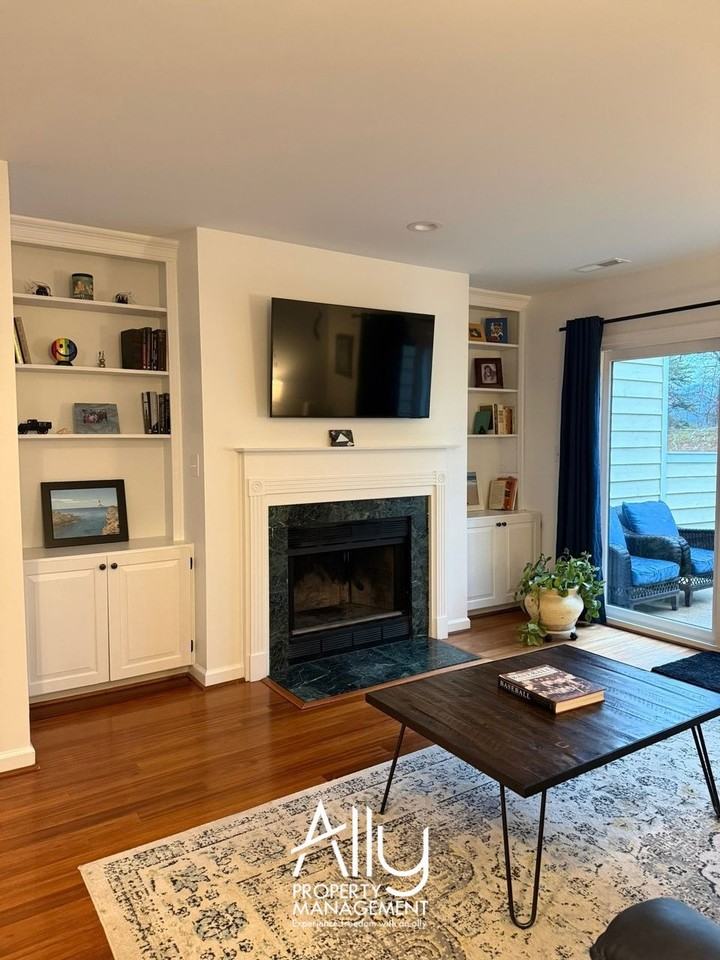 1327 Le Parc Ter #1 - Photo 3 of 24