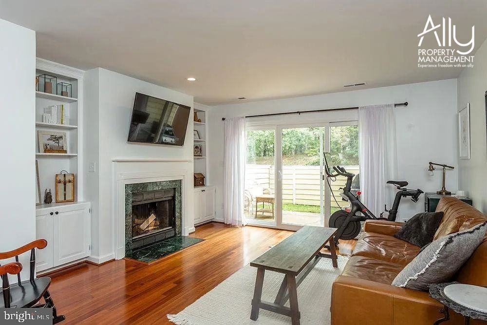 1327 Le Parc Ter #1 - Photo 4 of 24