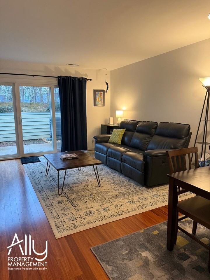 1327 Le Parc Ter #1 - Photo 5 of 24