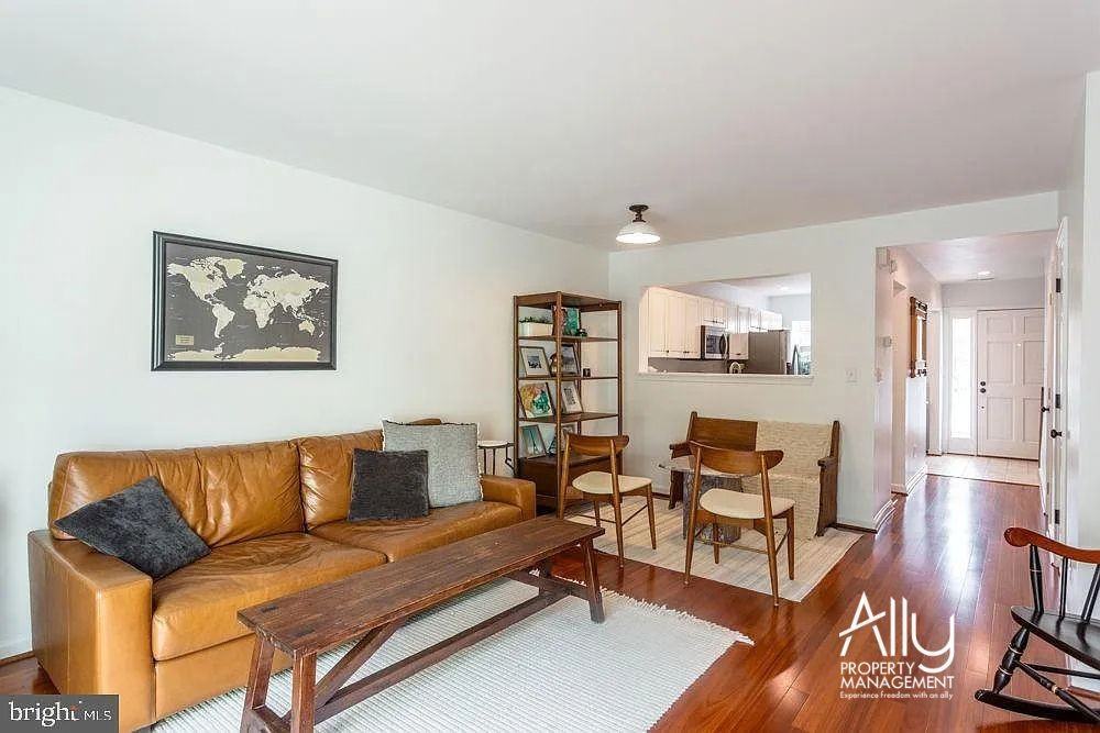 1327 Le Parc Ter #1 - Photo 6 of 24
