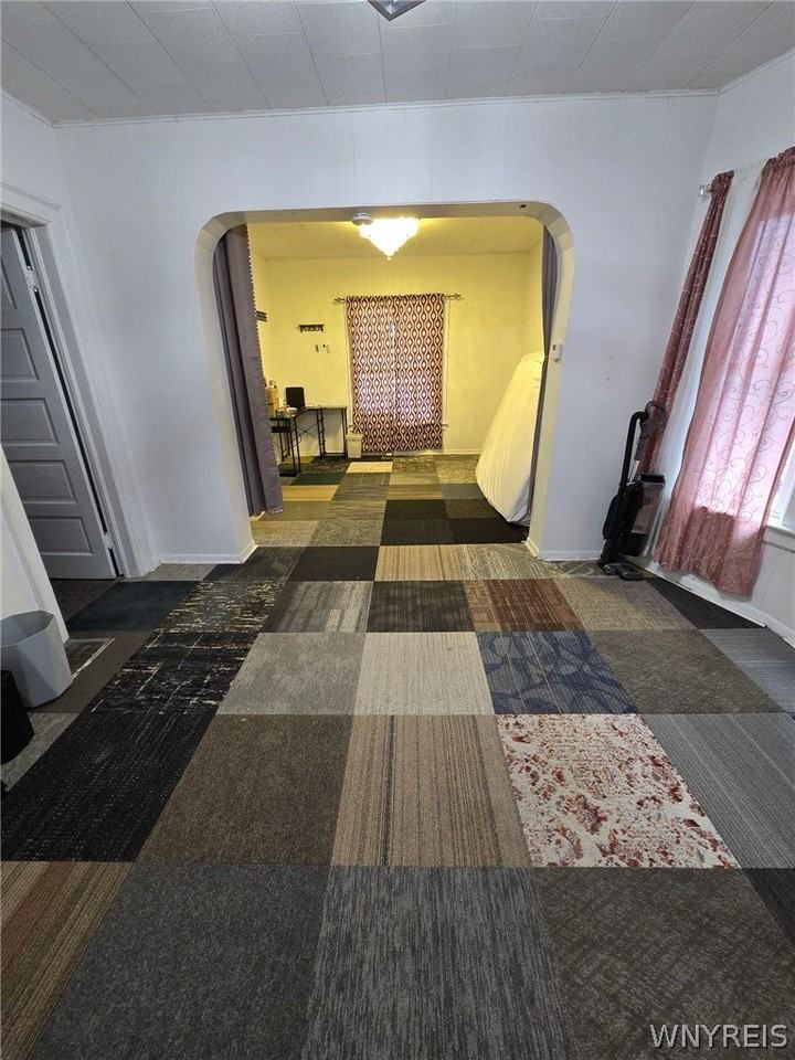 40 Kamper Ave - Photo 2 of 11