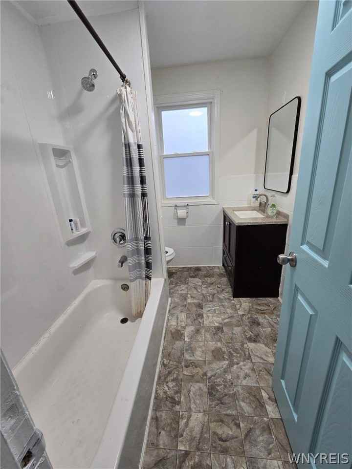 40 Kamper Ave - Photo 3 of 11