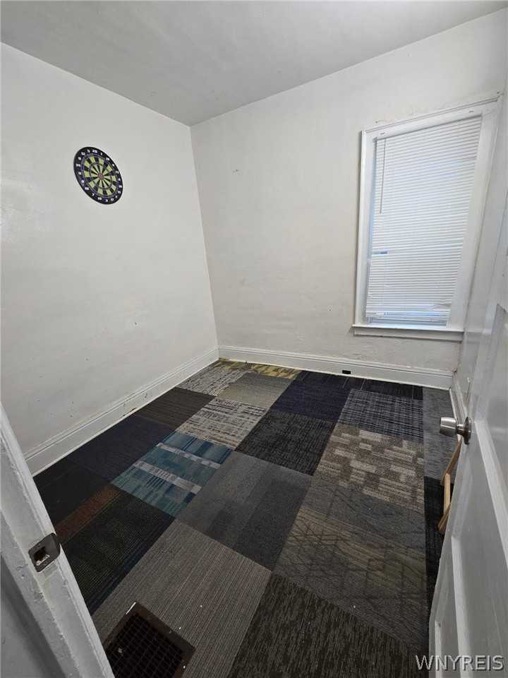 40 Kamper Ave - Photo 4 of 11