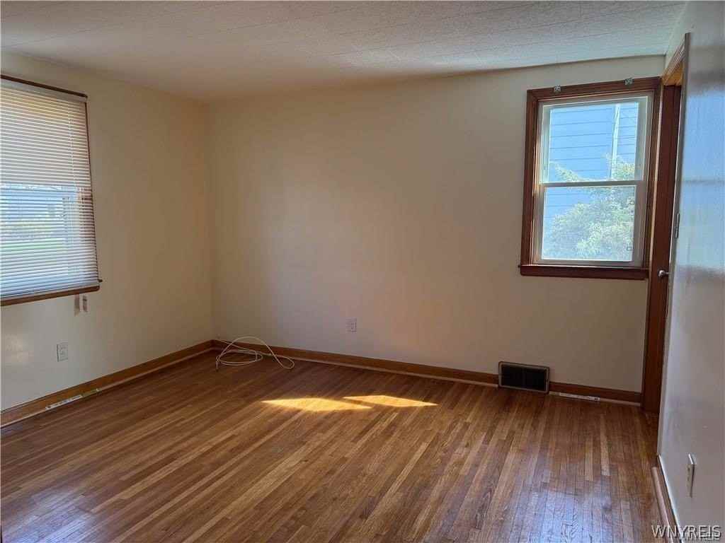102 Ellen Dr - Photo 5 of 19