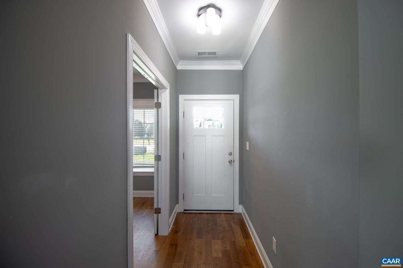 145 Paige St - Photo 3 of 27