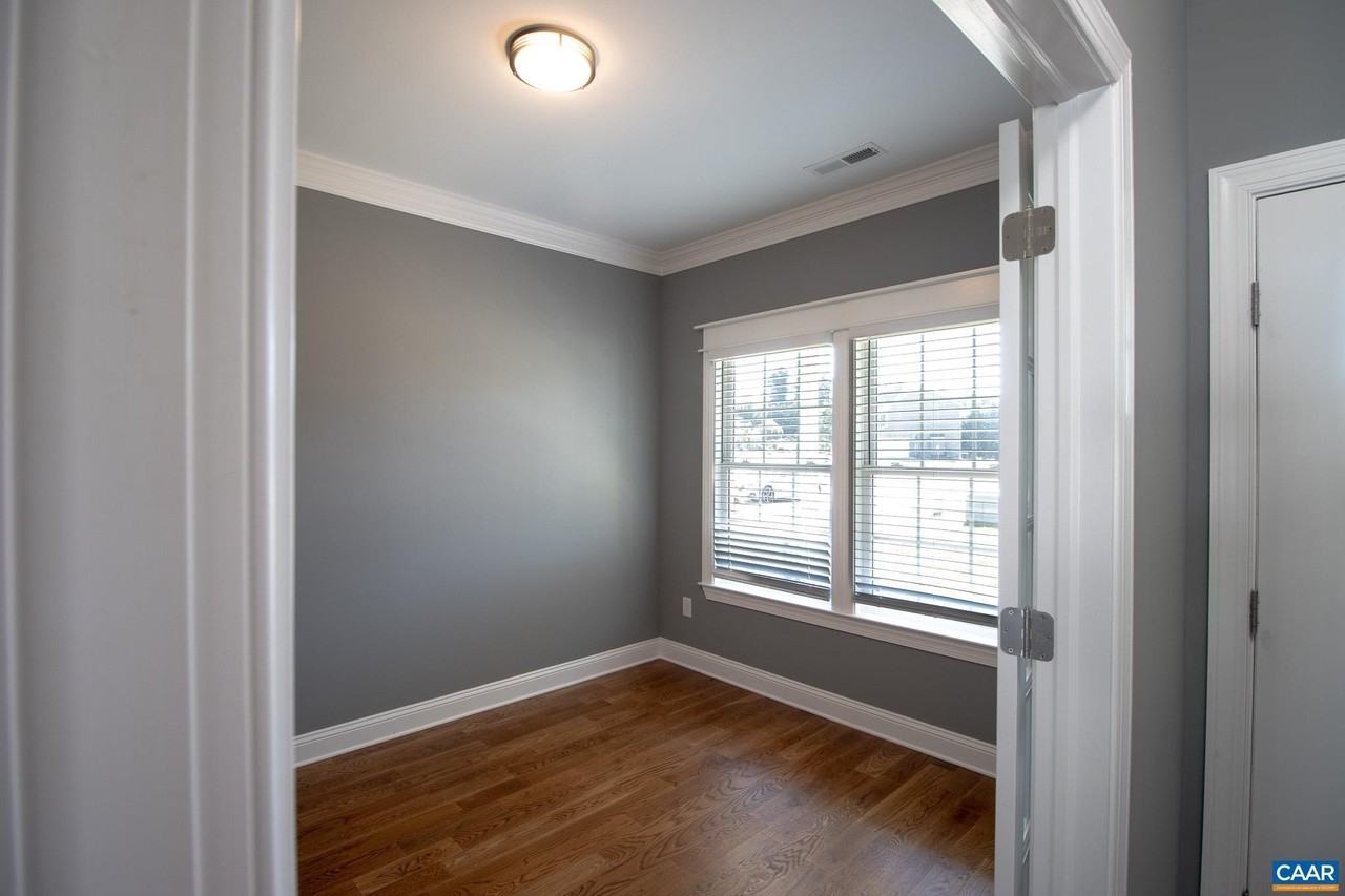 145 Paige St - Photo 4 of 27