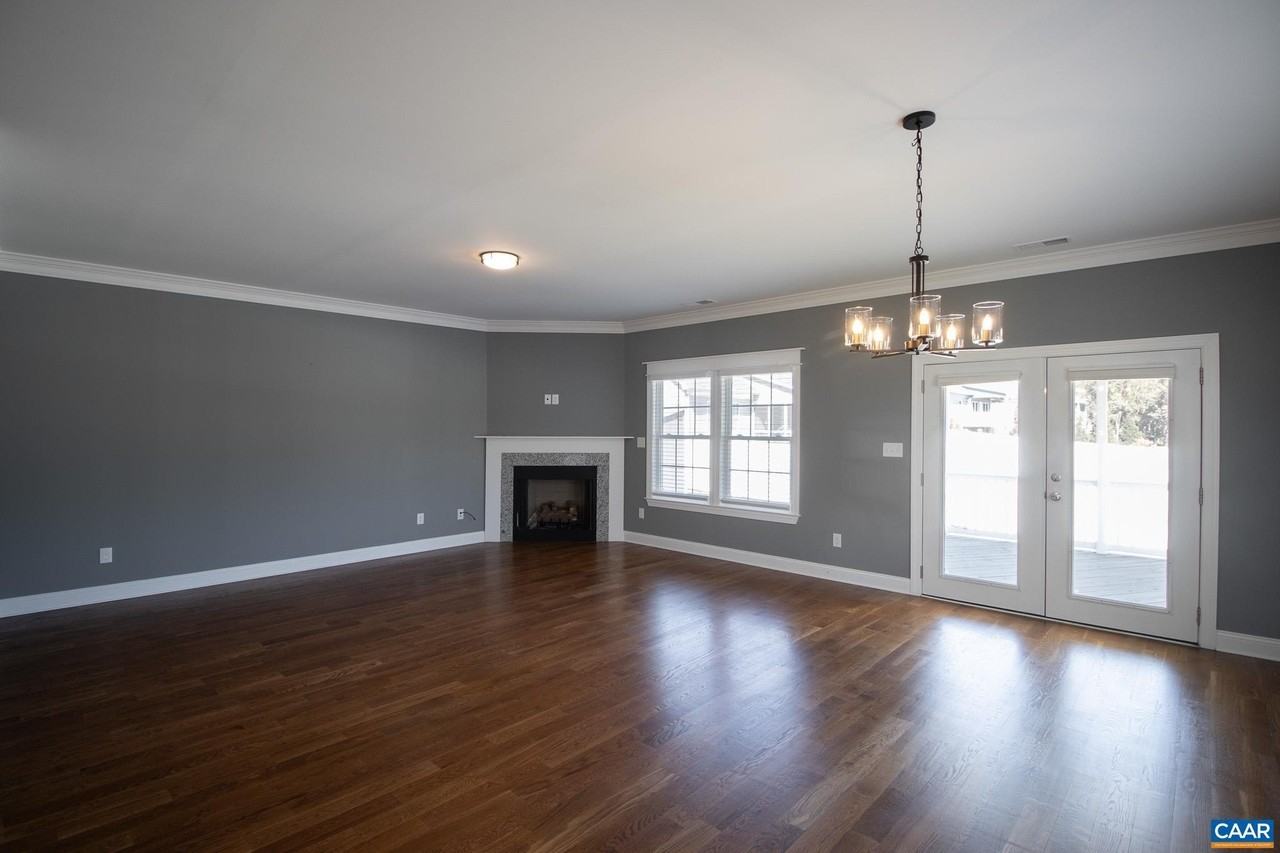 145 Paige St - Photo 6 of 27