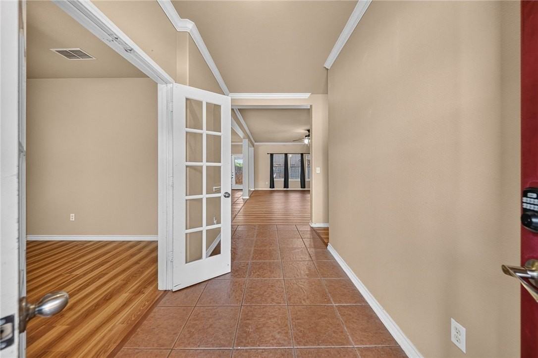 7010 Trantella Ct - Photo 3 of 32