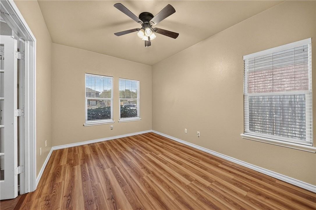 7010 Trantella Ct - Photo 4 of 32