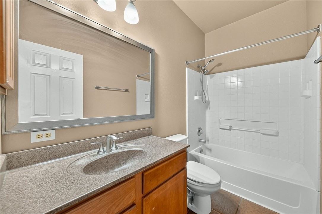 7010 Trantella Ct - Photo 6 of 32