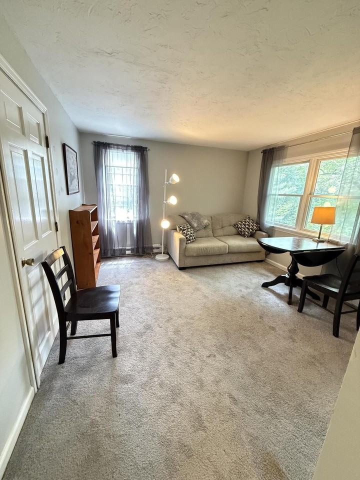 275 Patriot Way - Photo 2 of 11