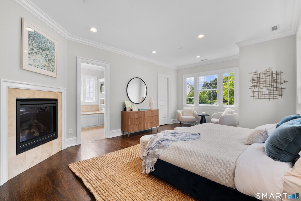 484 Rowland Rd - Photo 3 of 24