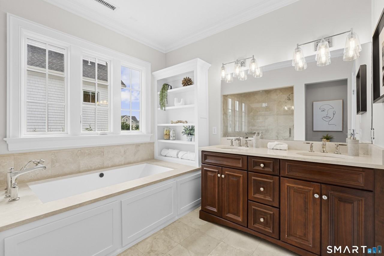 484 Rowland Rd - Photo 7 of 24