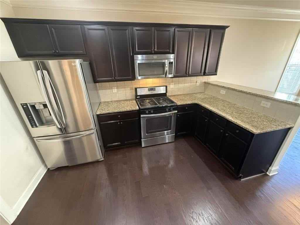 5085 Breezewood Cir - Photo 3 of 42