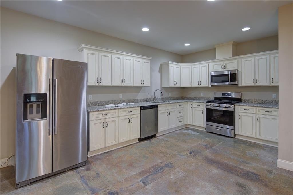 8365 Wallace Wood Rd - Photo 3 of 22