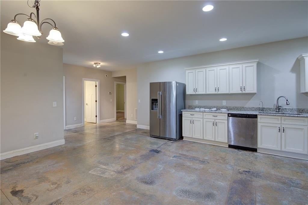 8365 Wallace Wood Rd - Photo 4 of 22