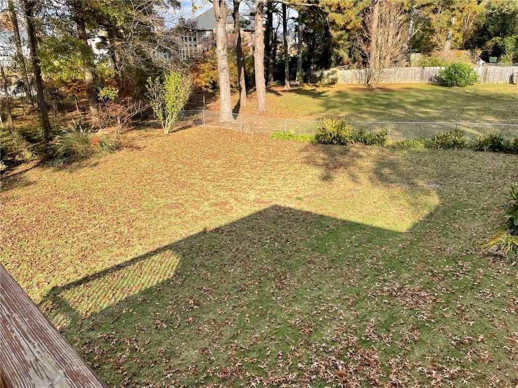1081 Colony Dr - Photo 3 of 35