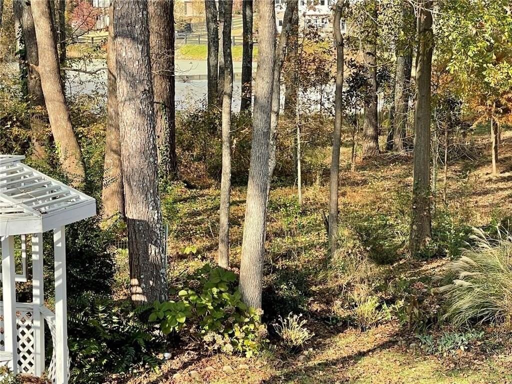 1081 Colony Dr - Photo 5 of 35