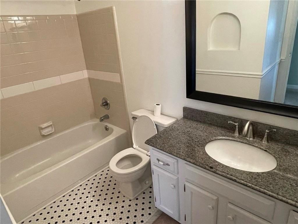 1081 Colony Dr - Photo 7 of 35