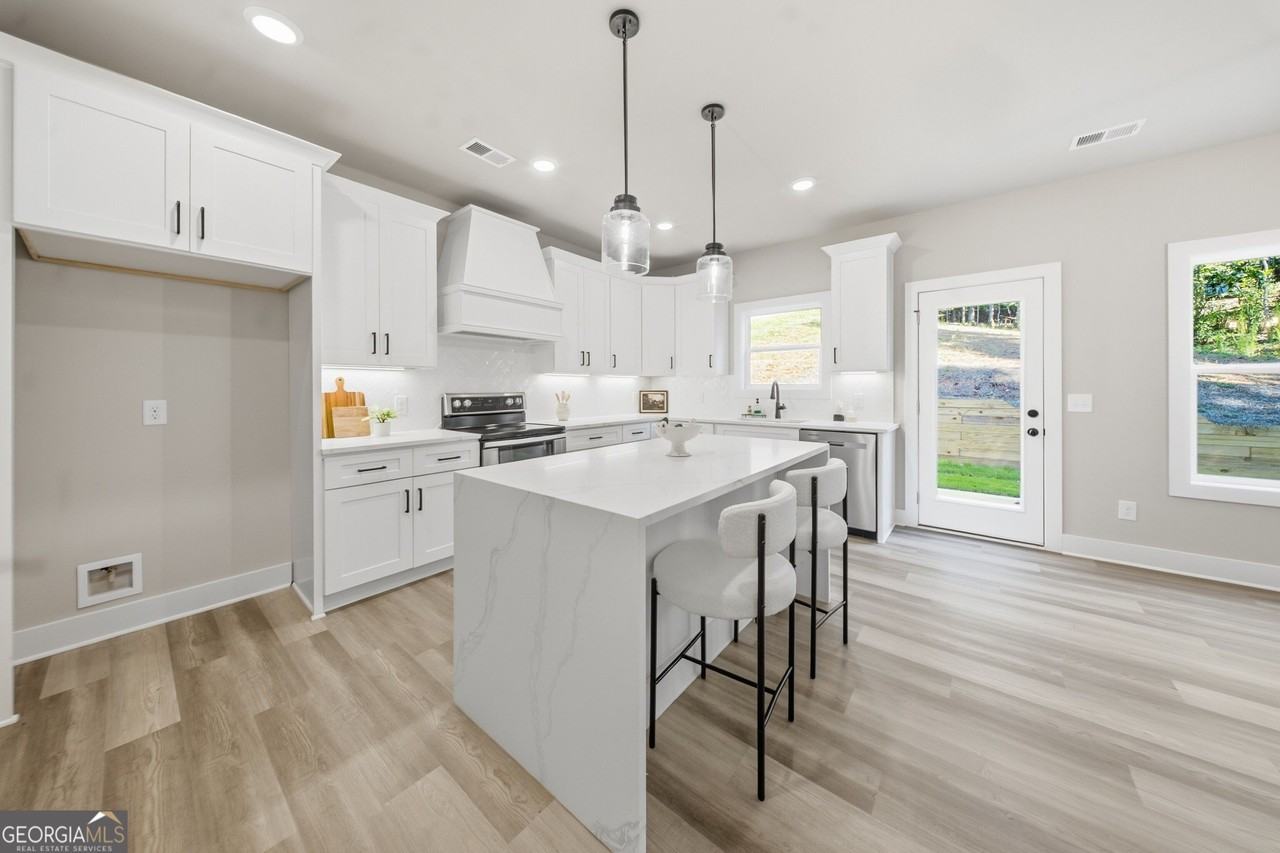3035 Hamilton Rd - Photo 5 of 19