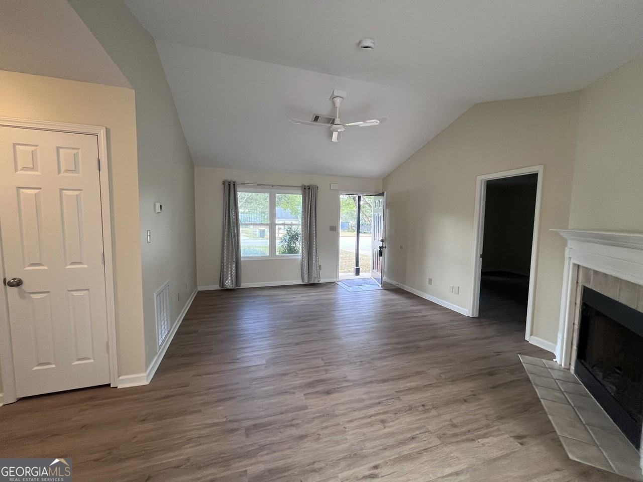 31 Oak St - Photo 5 of 28