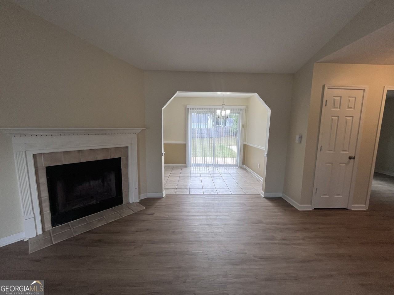 31 Oak St - Photo 6 of 28