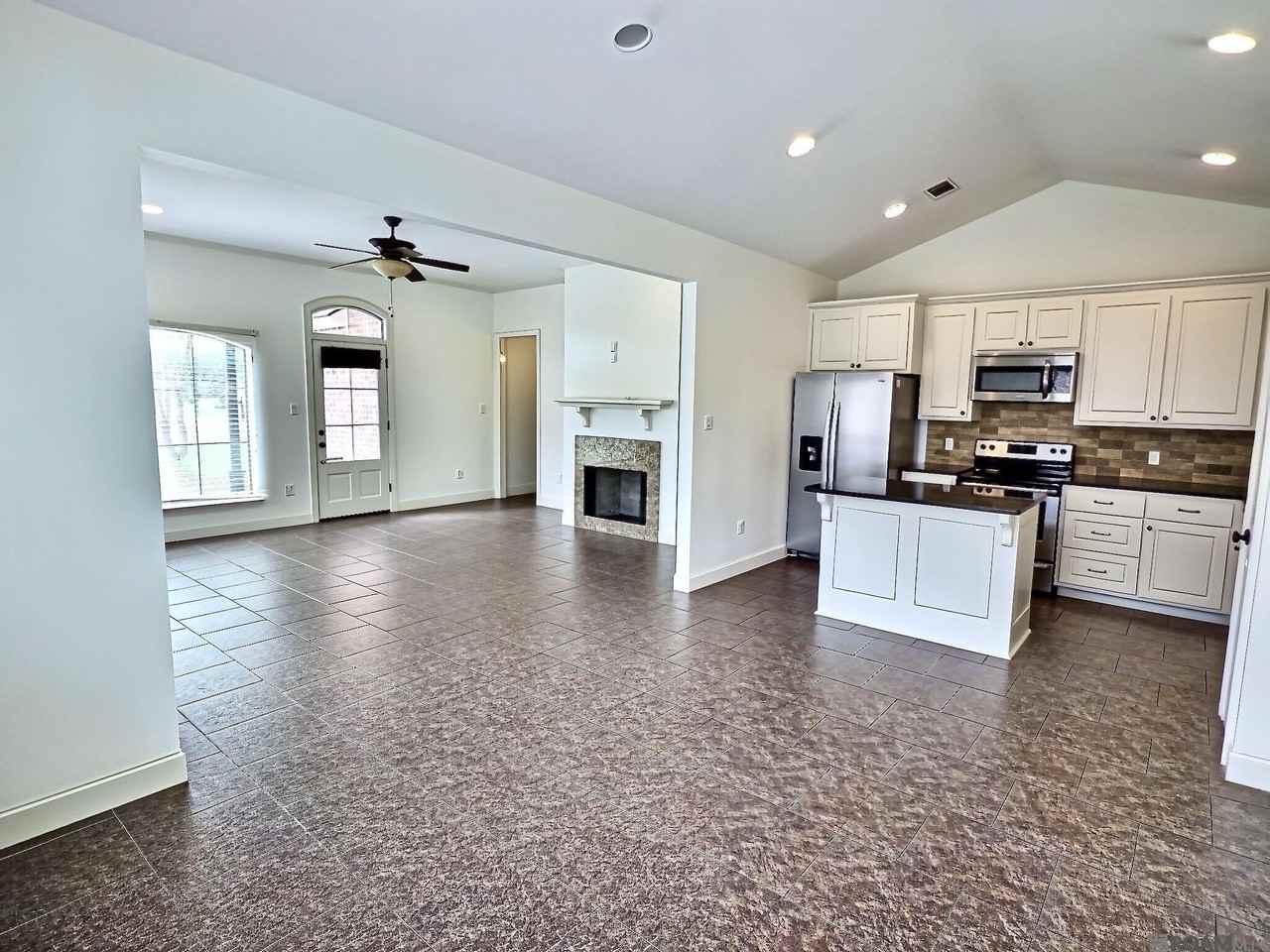 39416 Woodlake Dr - Photo 4 of 16