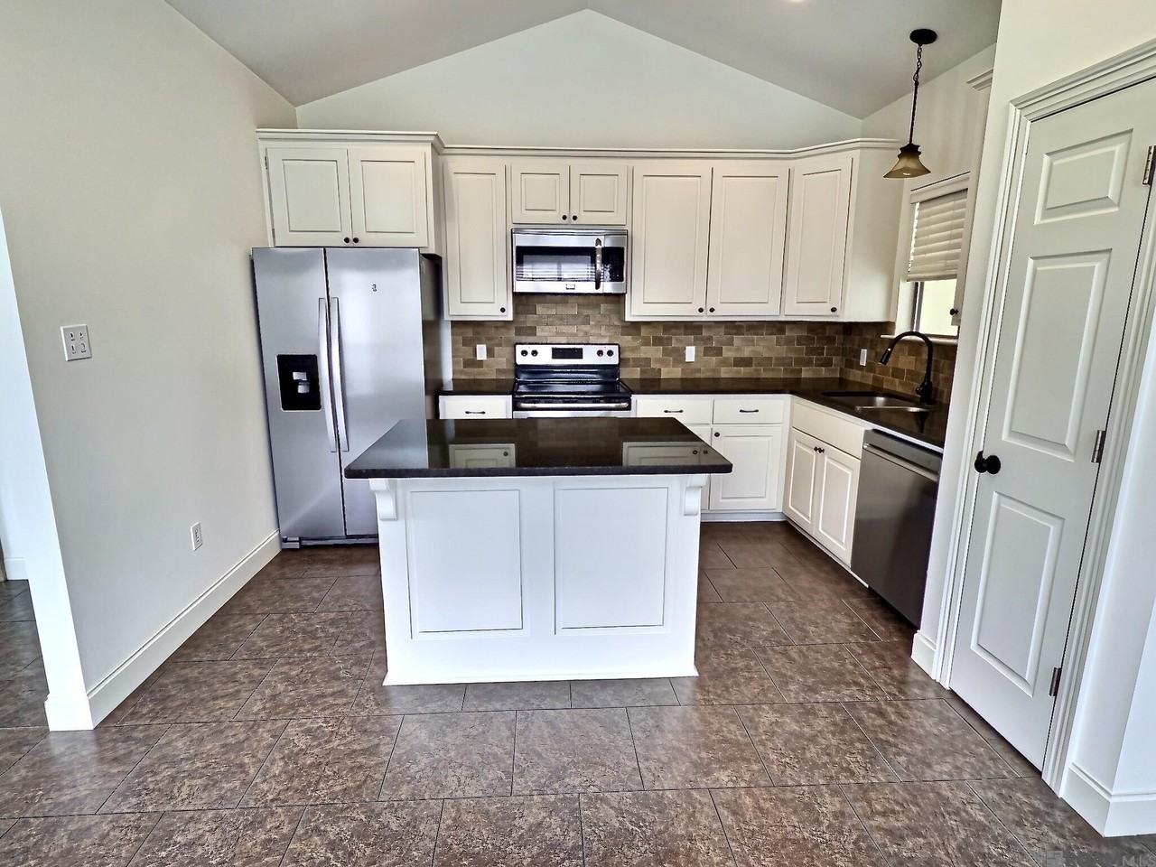 39416 Woodlake Dr - Photo 5 of 16
