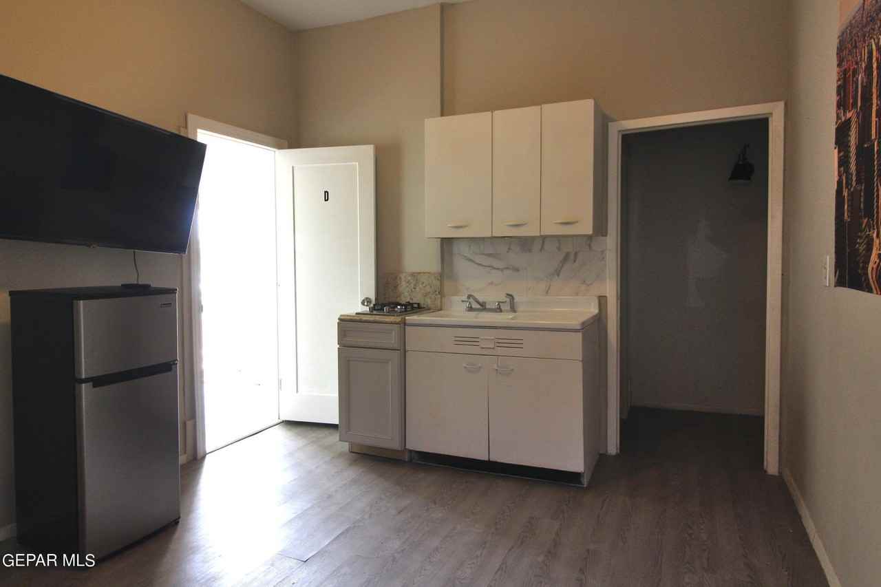 1408 Arizona Ave #D - Photo 6 of 12