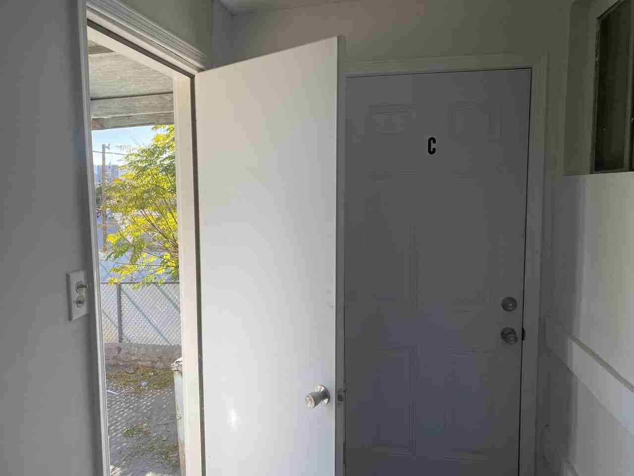 1408 Arizona Ave #D - Photo 7 of 12