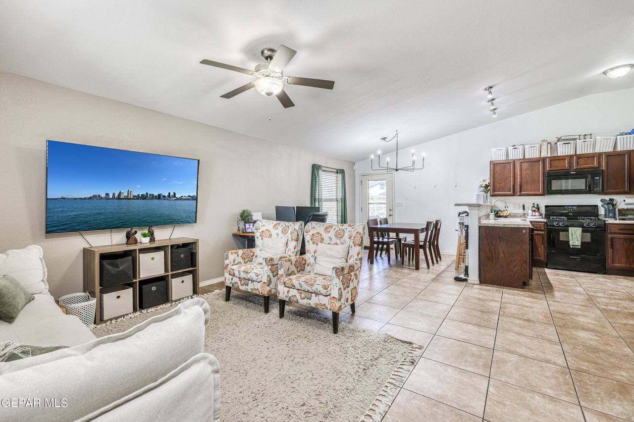 7105 Copper Canyon Dr - Photo 4 of 42