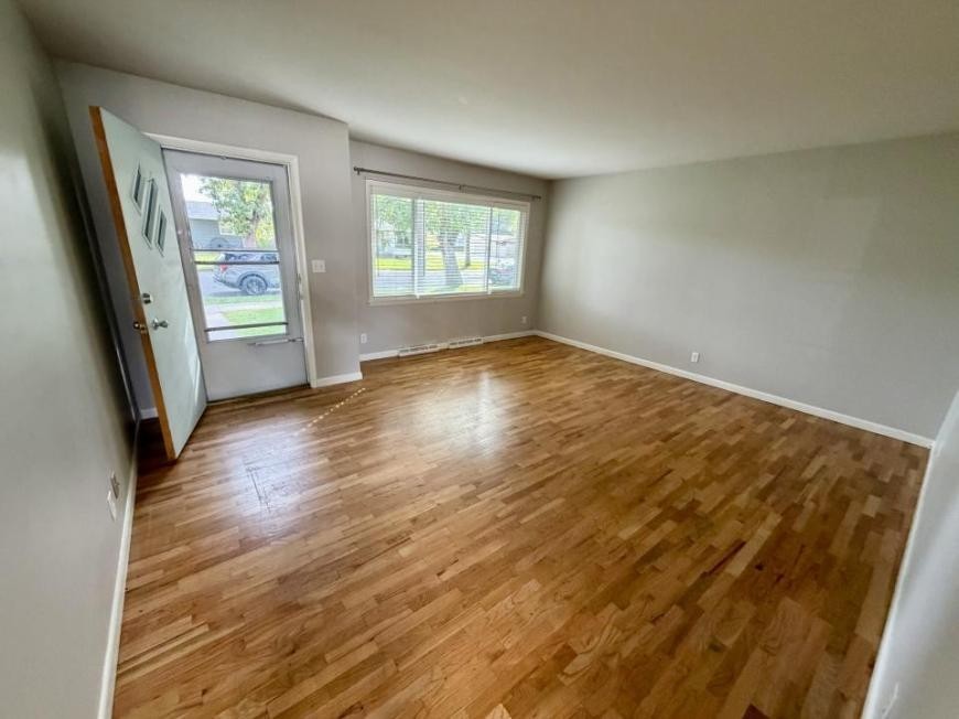 2437 Howard Ave - Photo 2 of 10