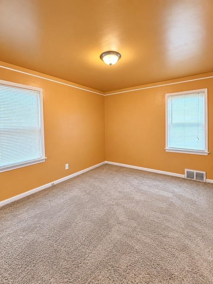 1819 Richmond Ave - Photo 4 of 13