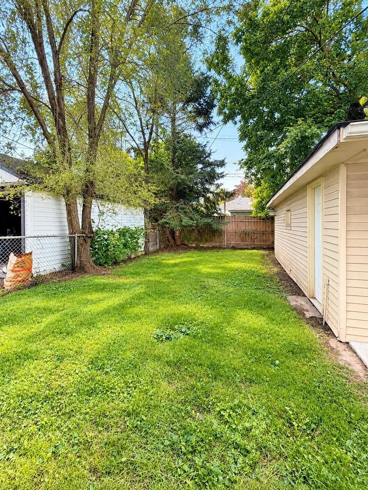 1819 Richmond Ave - Photo 7 of 13