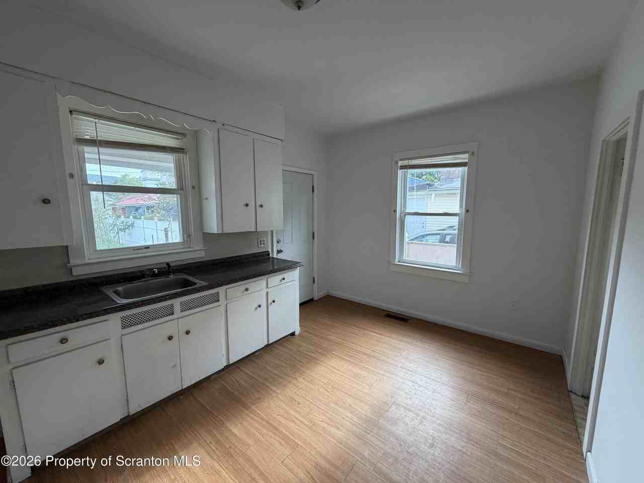62 S Grant St - Photo 6 of 8