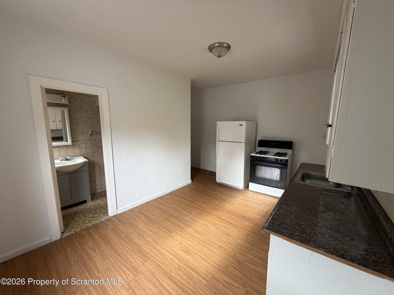62 S Grant St - Photo 7 of 8