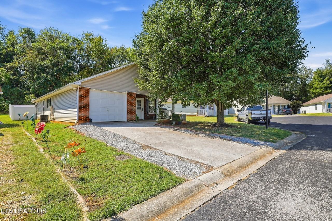 2549 Sportsmans Way - Photo 2 of 38